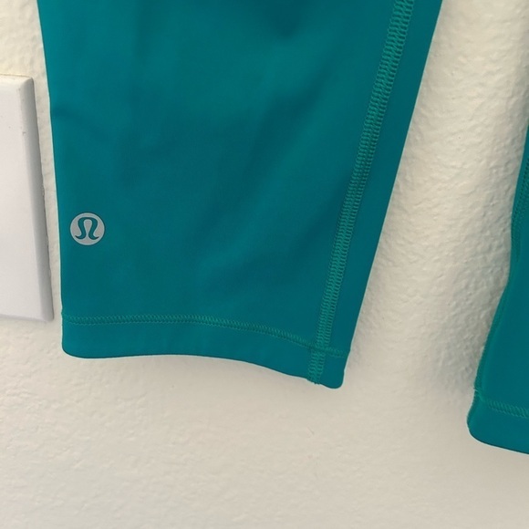 Lululemon Smooth Stride Crop Viridian
Green Pants Size 4 - Picture 3 of 9